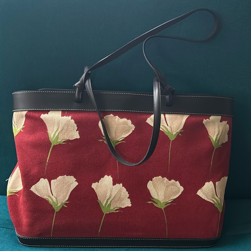 Beautiful and bright Maxx New York Floral Tote in great condition.